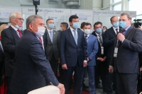 Выставочный павильон ТАИФ-НК посетил президент Татарстана Рустам Минниханов